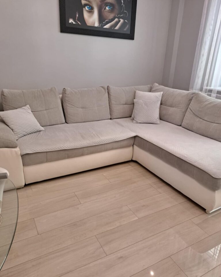 Narożnik w salonie przed renowacją