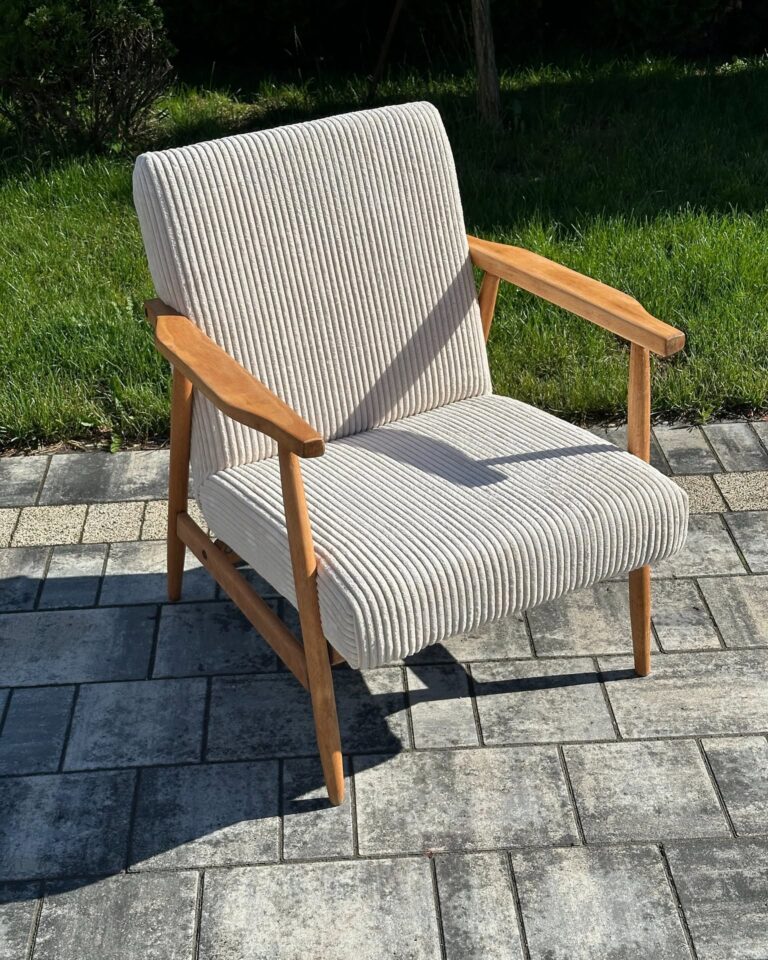 Fotel PRL typu Lisek po renowacji
